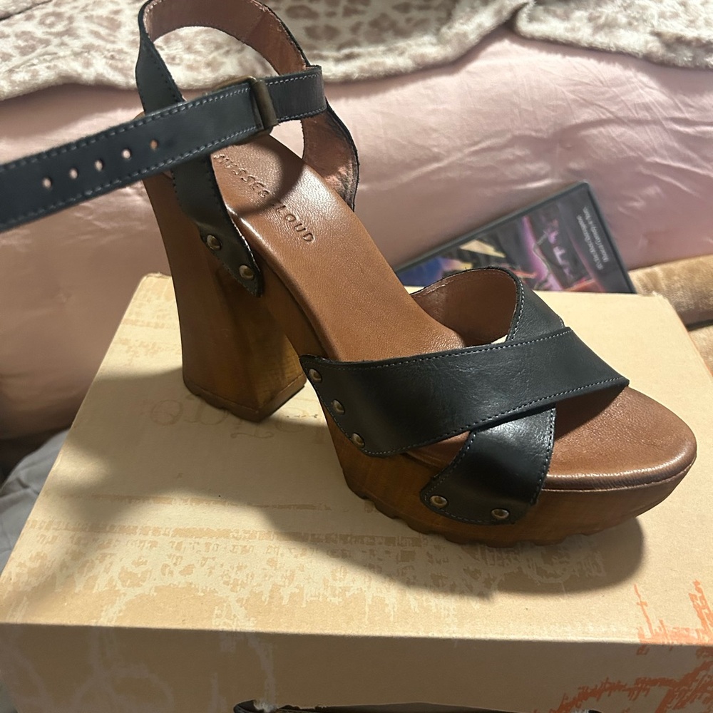 Vela Espresso Shoes - Picture 2 of 3